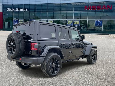 Used 2025 Jeep Wrangler Unlimited Sahara w/ Safety Group image 6