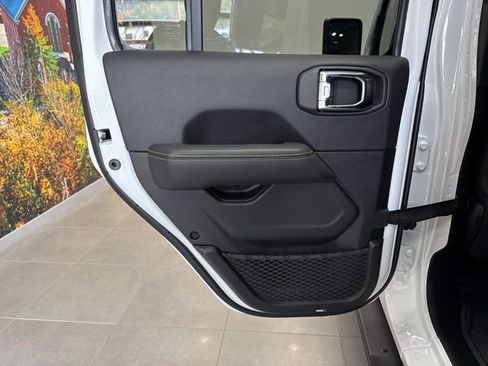 New 2025 Jeep Wrangler Unlimited Rubicon 392 image 37