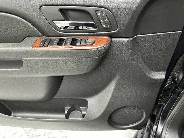 Used 2011 Chevrolet Tahoe LTZ AWD/4WD image 14