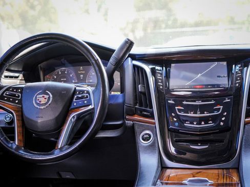 Used 2015 Cadillac Escalade Premium AWD/4WD image 10