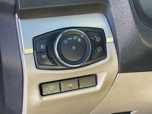 Used 2013 Ford Explorer XLT image 31