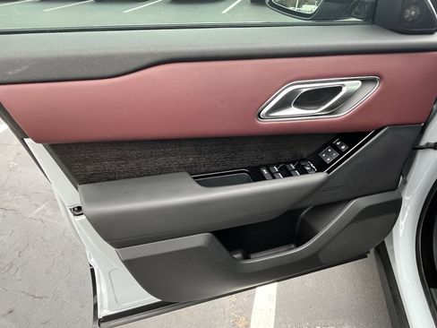 Certified 2025 Land Rover Range Rover Velar Dynamic HSE image 16