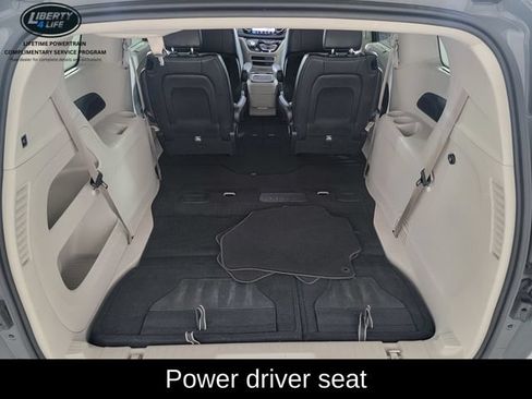 Used 2022 Chrysler Pacifica Touring-L FWD image 17