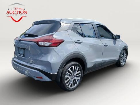 Used 2022 Nissan Kicks SV FWD image 5