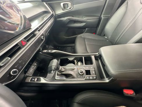 Used 2025 Kia Sorento S image 23