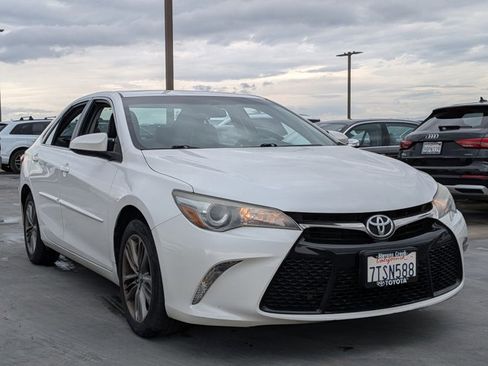 Used 2016 Toyota Camry SE w/ Moonroof Package image 2