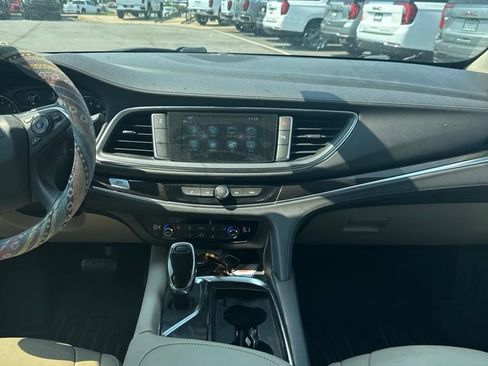 Used 2018 Buick Enclave Essence FWD image 10