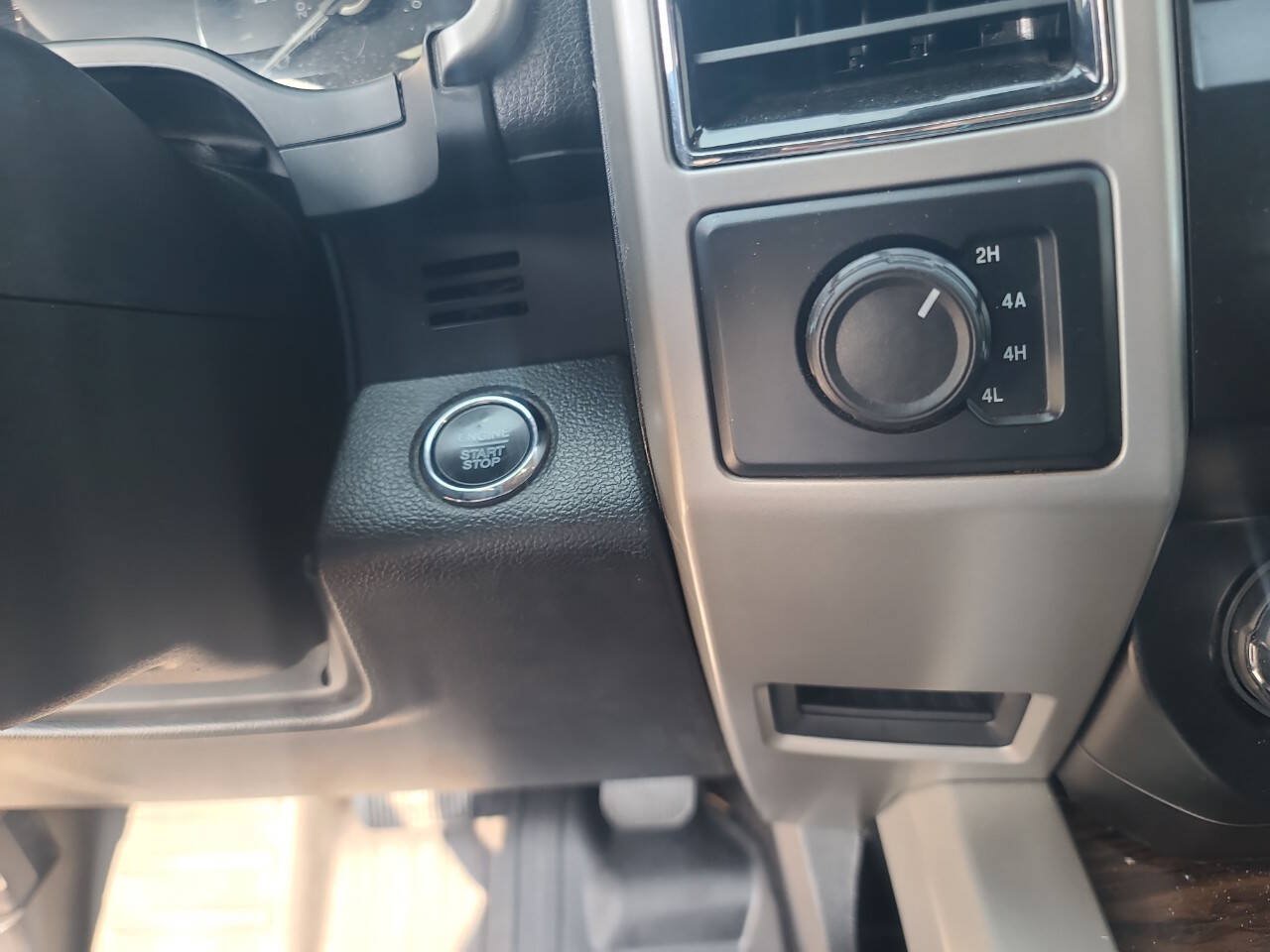 Used 2020 Ford F150 Lariat AWD/4WD image 19