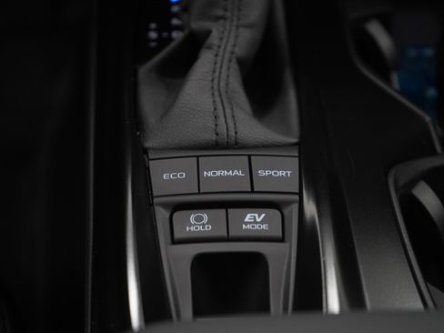 Used 2025 Toyota Camry LE image 18