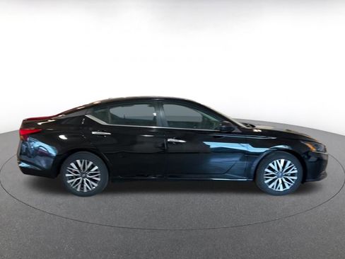 Used 2025 Nissan Altima 2.5 SV image 16