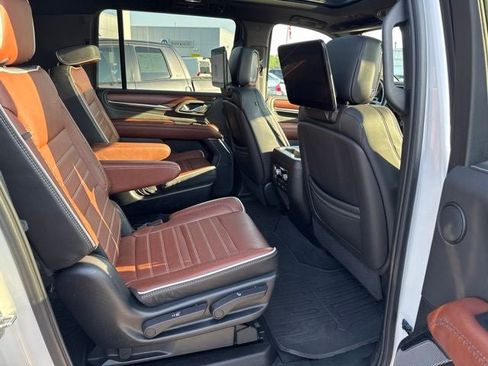 Used 2023 GMC Yukon XL Denali Ultimate AWD/4WD image 27