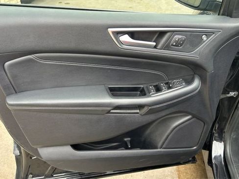 Used 2019 Ford Edge Titanium w/ Equipment Group 301A AWD/4WD image 20