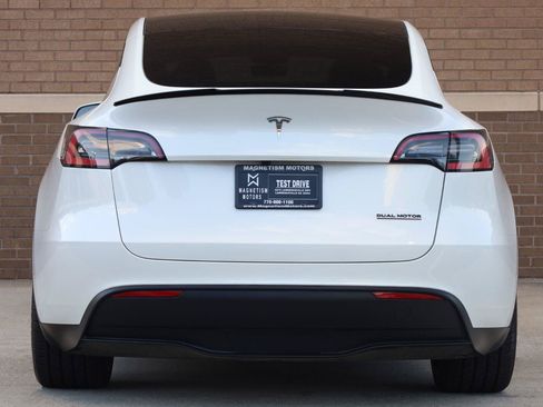 Used 2023 Tesla Model Y Performance AWD/4WD image 9