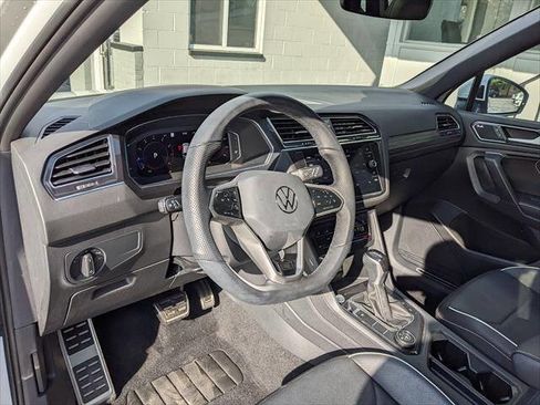 Used 2022 Volkswagen Tiguan SEL R-Line image 9
