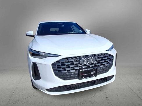 Used 2025 Audi Q5 Premium w/ Convenience Package image 3