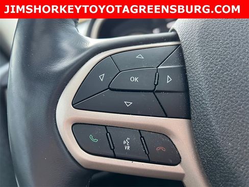 Used 2017 Jeep Cherokee Limited image 23