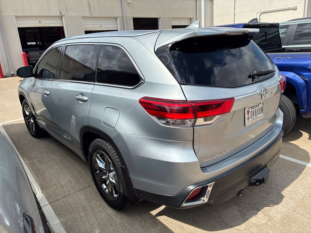 Used 2018 Toyota Highlander Limited Platinum AWD/4WD image 3