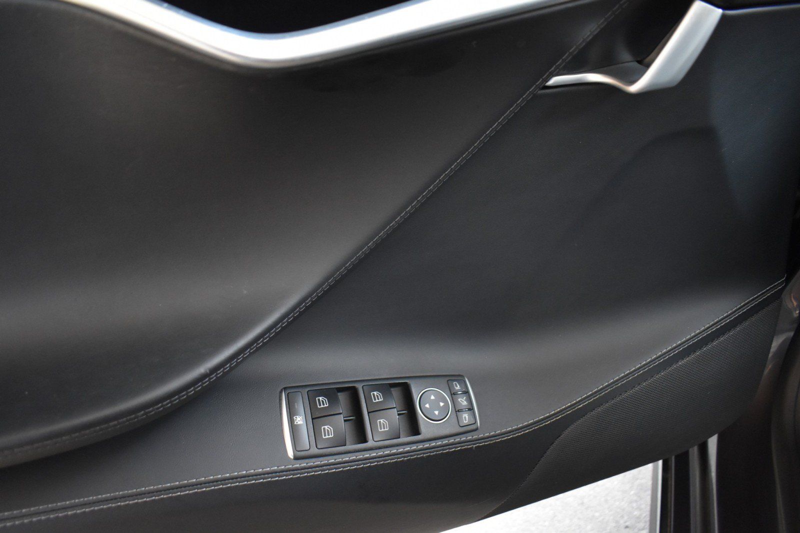 Used 2016 Tesla Model S AWD image 27