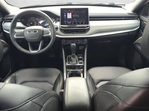 Used 2025 Jeep Compass Limited AWD/4WD image 17