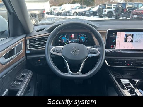 Used 2025 Volkswagen Atlas SE image 14