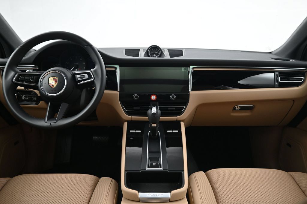 Used 2026 Porsche Macan AWD/4WD image 9