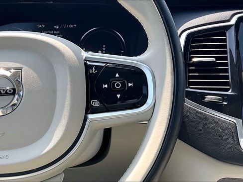 Used 2022 Volvo XC90 T8 Inscription w/ Advanced Package AWD/4WD image 12