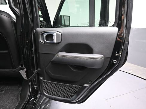Used 2023 Jeep Wrangler Unlimited Sahara AWD/4WD image 21