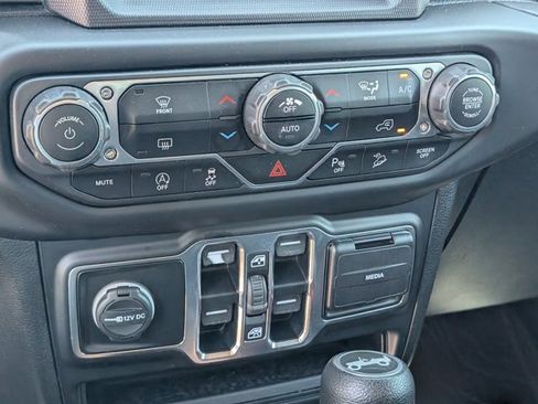Used 2020 Jeep Wrangler Unlimited Sahara AWD/4WD image 28