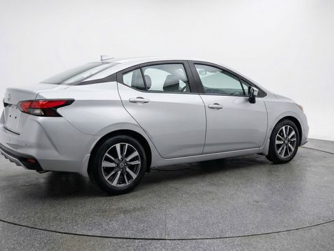 Used 2025 Nissan Versa SV image 9