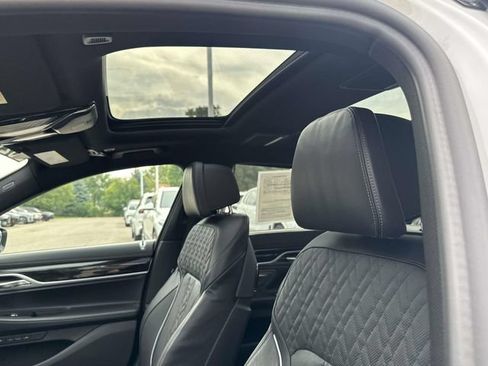 Used 2021 BMW 750i xDrive w/ Autobahn Package AWD/4WD image 29