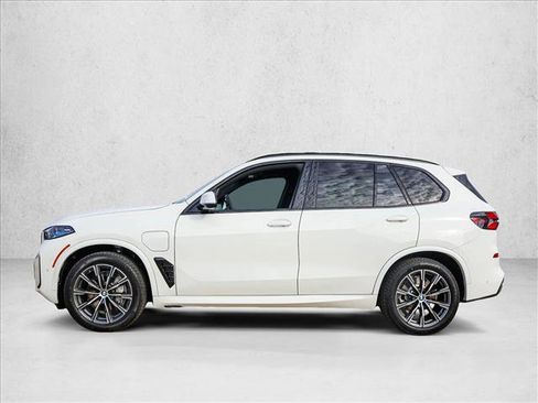 New 2026 BMW X5 xDrive50e w/ M Sport Package AWD/4WD image 8
