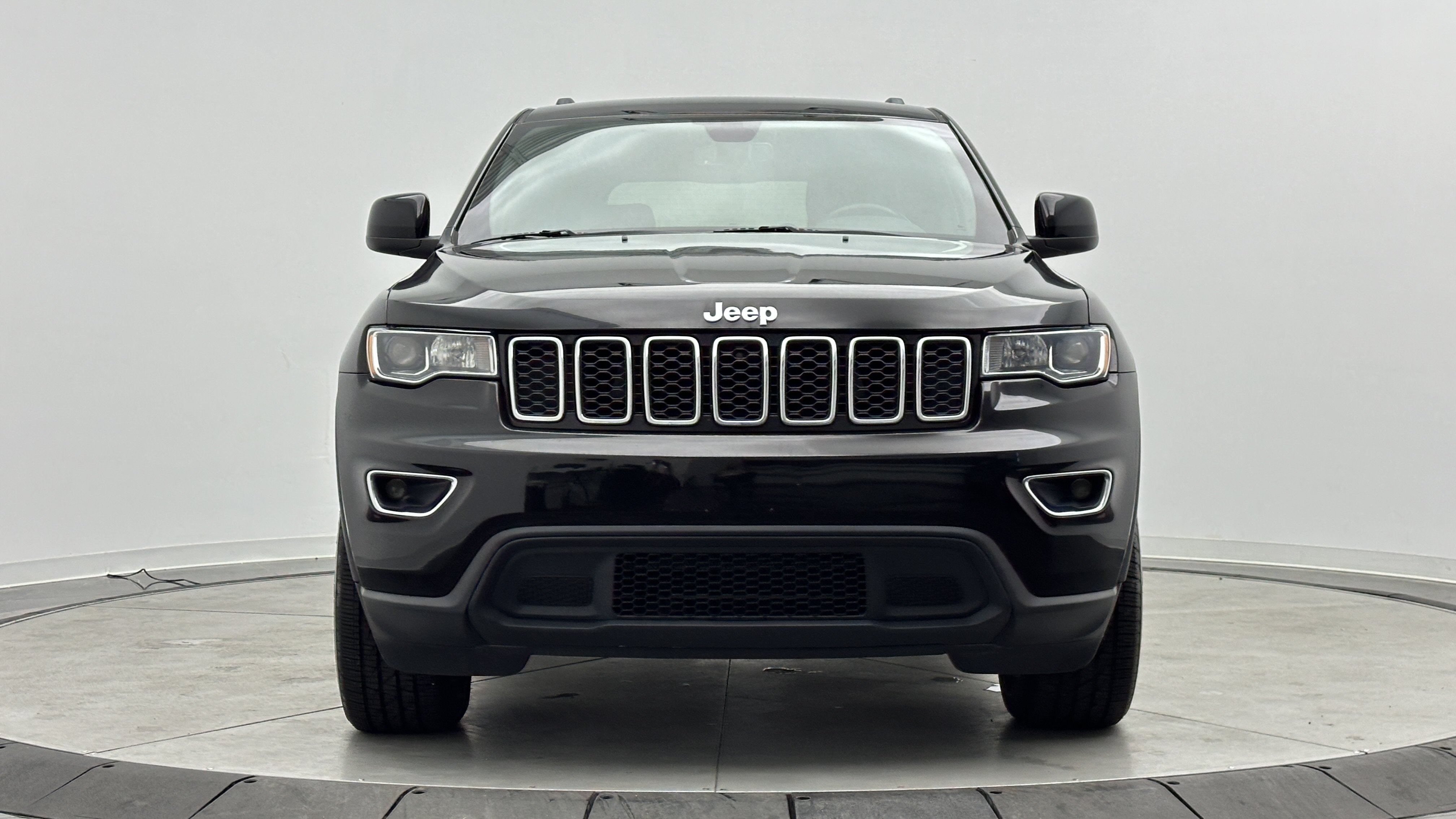 Used 2020 Jeep Grand Cherokee Laredo w/ 18" Wheel & 8.4" Radio Group AWD/4WD image 2