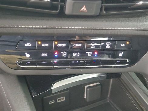 Used 2023 Buick Envision Essence image 29