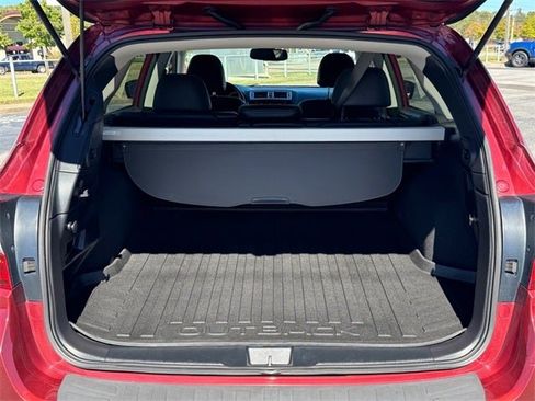 Used 2017 Subaru Outback 2.5i Limited image 9