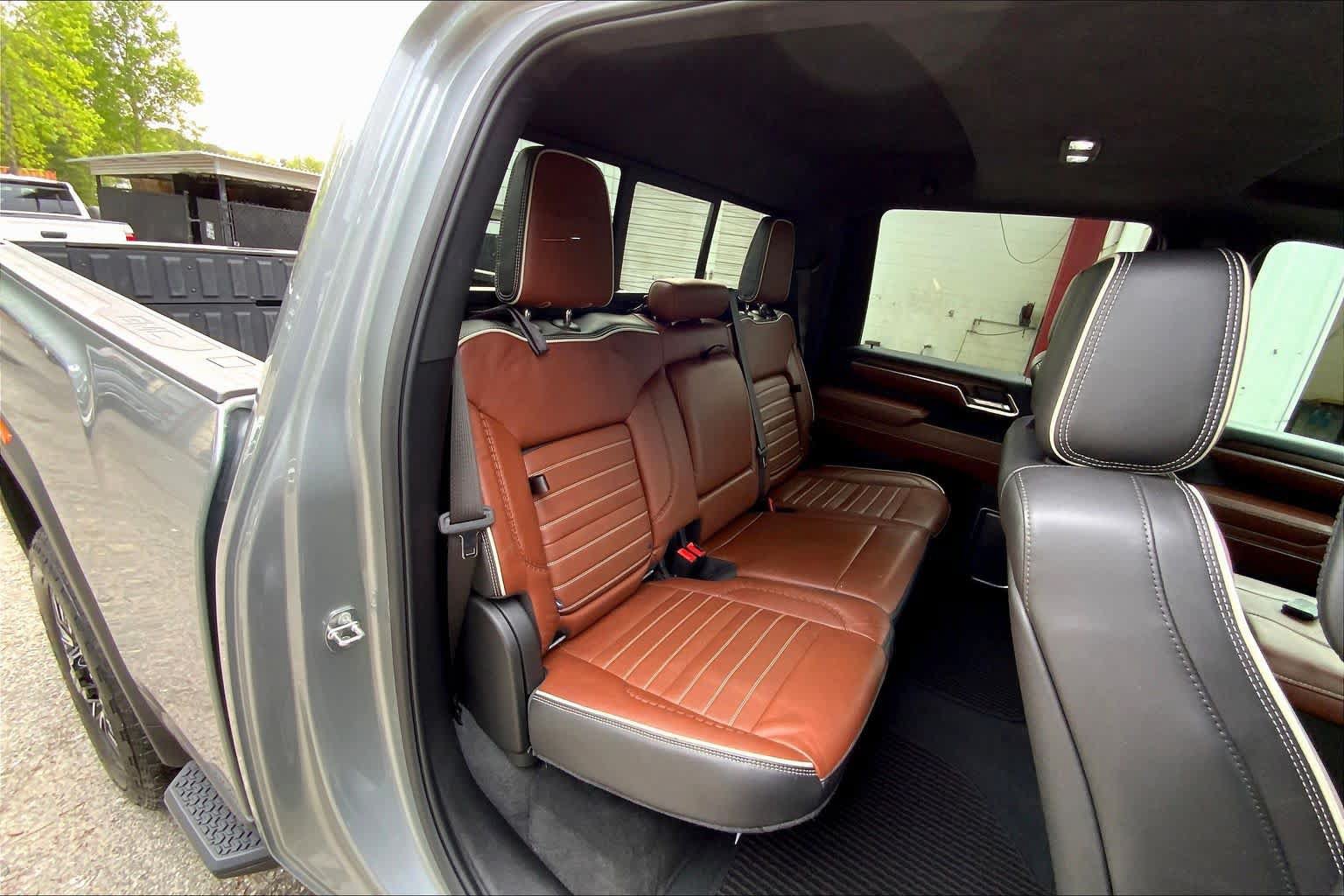 Used 2024 GMC Sierra 2500 Denali Ultimate AWD/4WD image 28