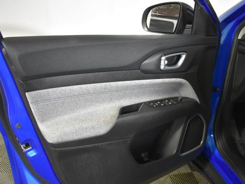 Used 2022 Jeep Compass Latitude FWD image 7