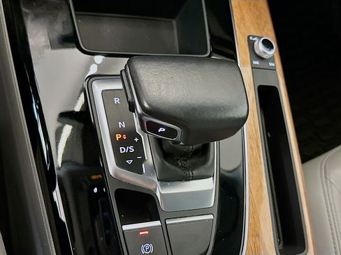 Used 2022 Audi Q5 2.0T Premium w/ Convenience Package image 25