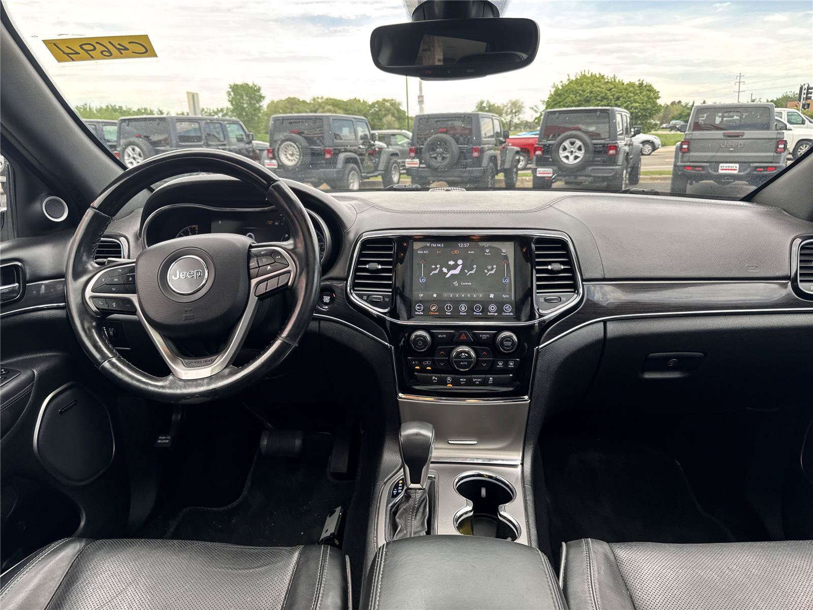 Used 2020 Jeep Grand Cherokee Overland AWD/4WD image 30