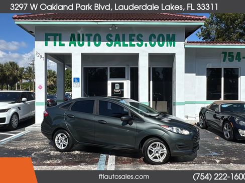 Used 2018 Ford Fiesta SE FWD image 1