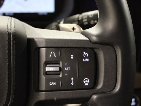 Used 2025 Land Rover Defender 110 V8 image 22