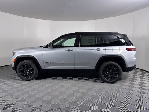 New 2025 Jeep Grand Cherokee Limited image 11