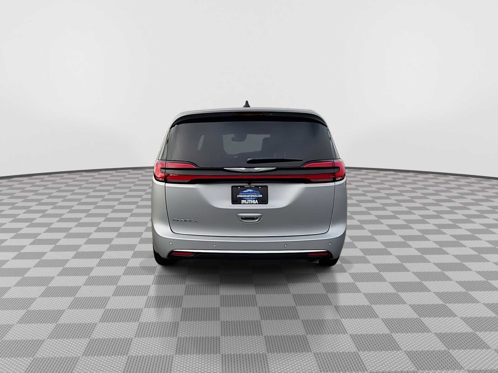 New 2026 Chrysler Pacifica Select FWD image 7