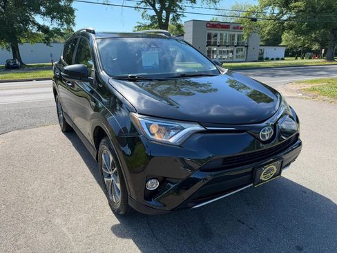 Used 2018 Toyota RAV4 XLE AWD/4WD image 3