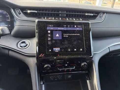 Used 2024 Jeep Grand Cherokee L Altitude image 16