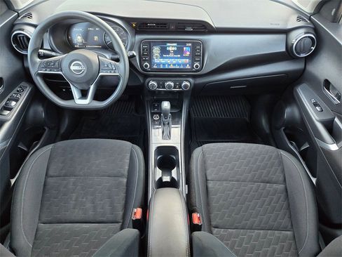 Used 2024 Nissan Kicks SV image 15