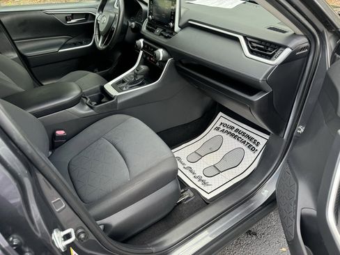Used 2019 Toyota RAV4 XLE image 10