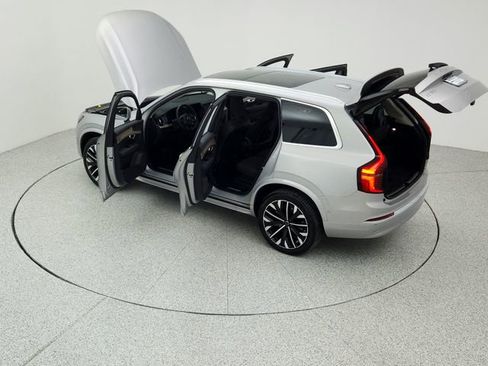 Certified 2025 Volvo XC90 B6 Plus image 32
