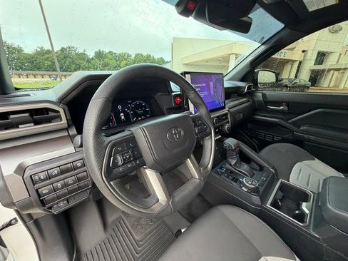Used 2025 Toyota Tacoma TRD Off-Road AWD/4WD image 22