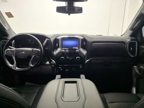 Used 2021 Chevrolet Silverado 1500 LT Trail Boss w/ Convenience Package II image 2