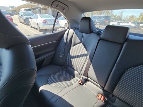 Used 2023 Toyota Camry SE image 4
